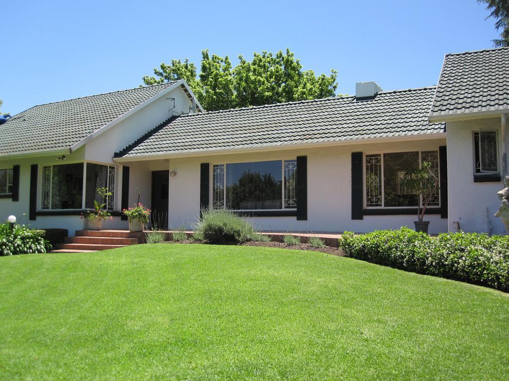 סנדטון The Pecan Tree Guesthouse מראה חיצוני תמונה